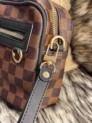 sobaquera louis vuitton hombre